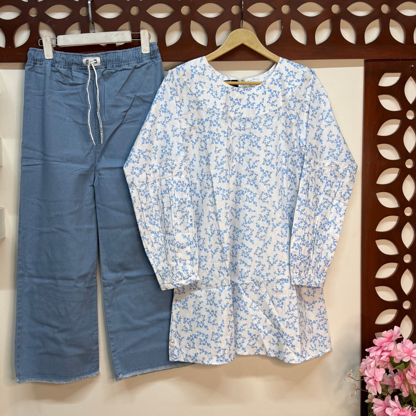 Stylish Two-Piece With Printed Top And Pent Trouser